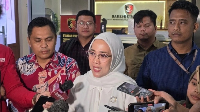 Tia Rahmania Datangi Bareskrim Polri Setelah Gugat Mahkamah PDIP Terkait Tuduhan Penggelembungan Suara